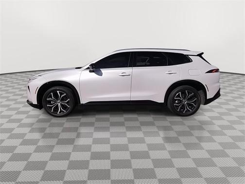 2025 Toyota Crown Signia XLE
