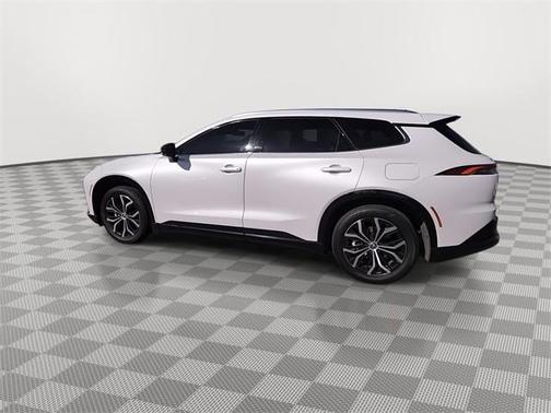 2025 Toyota Crown Signia XLE