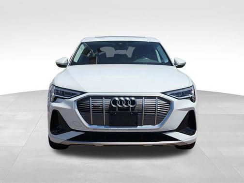 Glacier White Metallic 2022 Audi e-tron Sportback S line Premium Plus