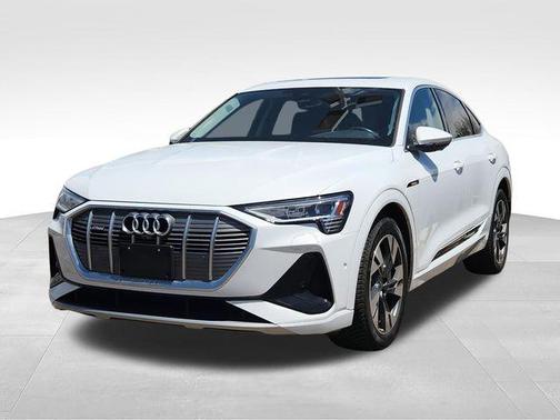Glacier White Metallic 2022 Audi e-tron Sportback S line Premium Plus