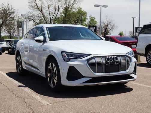 Glacier White Metallic 2022 Audi e-tron Sportback S line Premium Plus