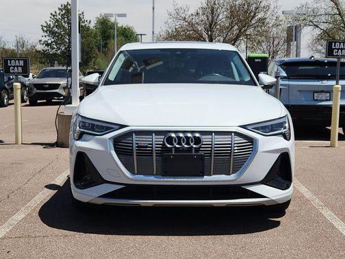 Glacier White Metallic 2022 Audi e-tron Sportback S line Premium Plus
