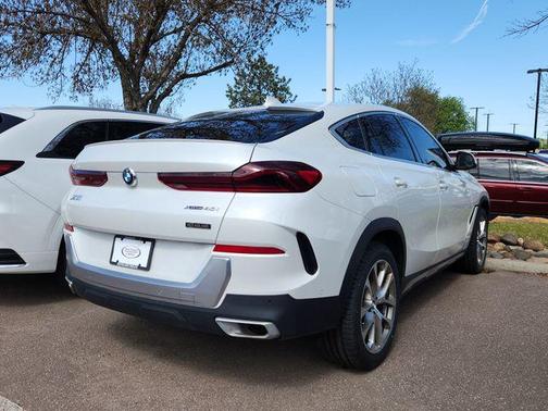 Mineral White Metallic 2023 BMW X6 xDrive40i