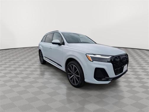 2025 Audi Q7 45 Premium Plus