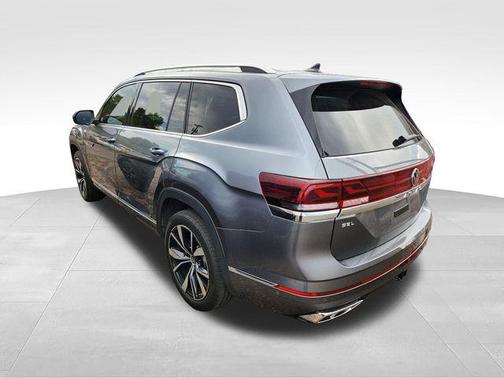 Platinum Gray Metallic 2024 Volkswagen Atlas 2.0T SEL Premium R-Line 4MOTION