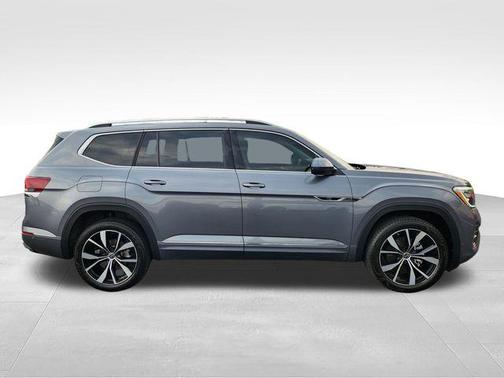Platinum Gray Metallic 2024 Volkswagen Atlas 2.0T SEL Premium R-Line 4MOTION