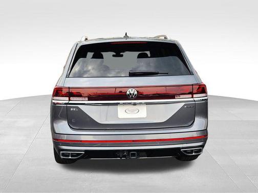 Platinum Gray Metallic 2024 Volkswagen Atlas 2.0T SEL Premium R-Line 4MOTION