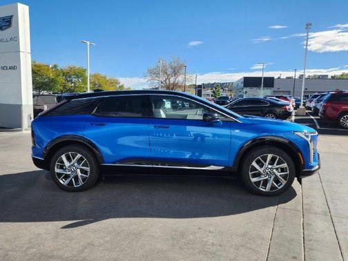 Coastal Blue Metallic 2027 Cadillac OPTIQ Premium Luxury