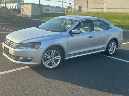 Silver 2014 Volkswagen Passat 1.8T Auto SEL Premium