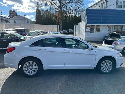2014 Chrysler 200 LX