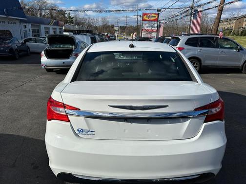 2014 Chrysler 200 LX