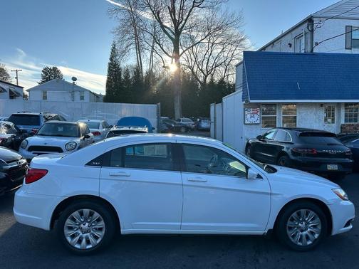 2014 Chrysler 200 LX