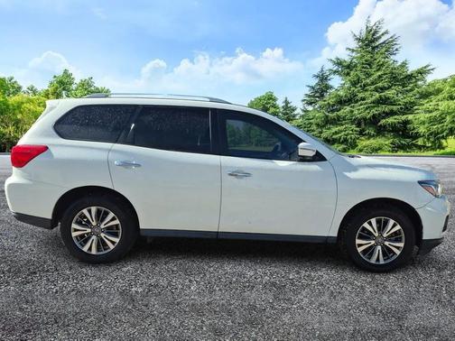 2019 Nissan Pathfinder SL