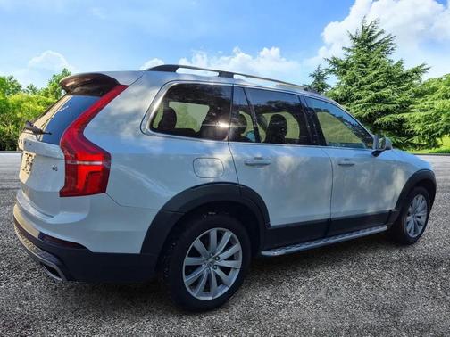 2016 Volvo XC90 T6 Momentum