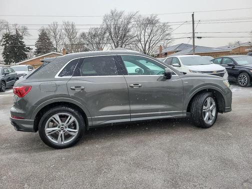 2022 Audi Q3 45 S line Premium