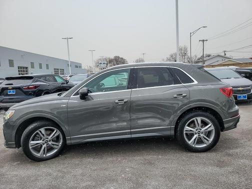 2022 Audi Q3 45 S line Premium