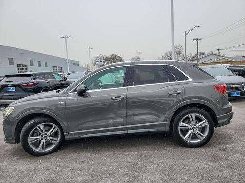 2022 Audi Q3 45 S line Premium