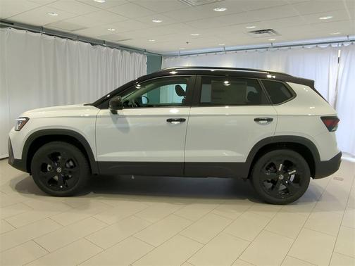 2025 Volkswagen Taos 1.5T SE Black