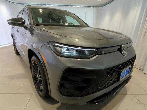 2025 Volkswagen Tiguan 2.0T SE R-Line Black