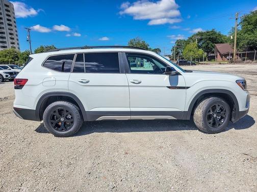 2025 Volkswagen Atlas 2.0T Peak Edition
