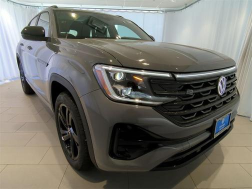 2025 Volkswagen Atlas Cross Sport 2.0T SEL R-Line Black