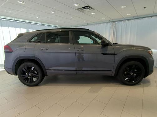 2025 Volkswagen Atlas Cross Sport 2.0T SEL R-Line Black