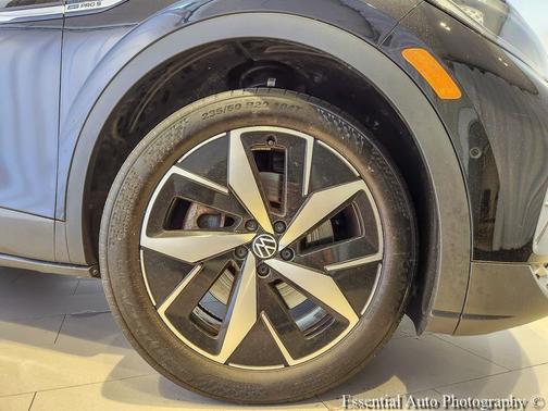 Deep Black Pearl Effect 2023 Volkswagen ID.4 Pro S