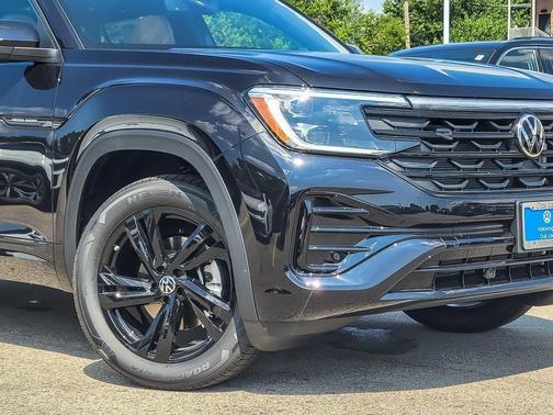 2026 Volkswagen Atlas Cross Sport 2.0T SEL R-Line Black
