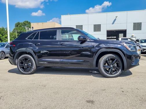 2026 Volkswagen Atlas Cross Sport 2.0T SEL R-Line Black