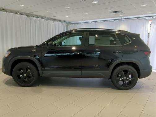 2025 Volkswagen Taos 1.5T SE Black