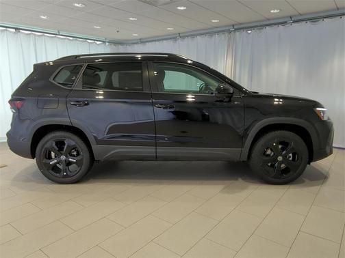 2025 Volkswagen Taos 1.5T SE Black
