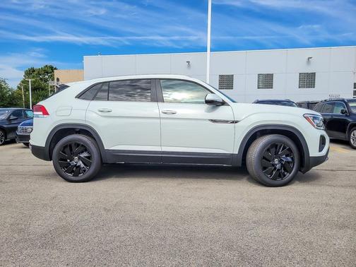 2025 Volkswagen Atlas Cross Sport 2.0T SE w/Technology