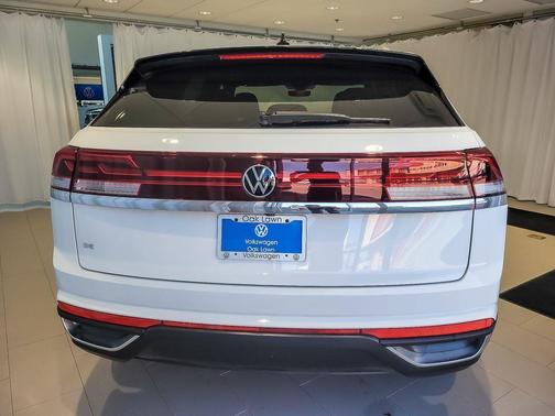 Pure White 2025 Volkswagen Atlas Cross Sport 2.0T SE