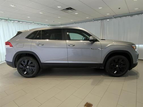 2025 Volkswagen Atlas Cross Sport 2.0T SE w/Technology
