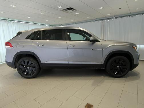 2025 Volkswagen Atlas Cross Sport 2.0T SE w/Technology