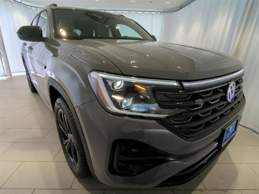 2025 Volkswagen Atlas Cross Sport 2.0T SEL R-Line Black