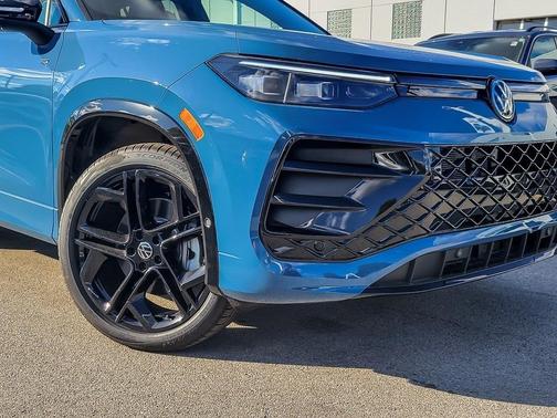 2025 Volkswagen Tiguan 2.0T SE R-Line Black