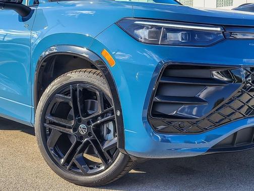 2025 Volkswagen Tiguan 2.0T SE R-Line Black