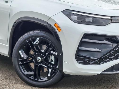 2025 Volkswagen Tiguan 2.0T SE R-Line Black