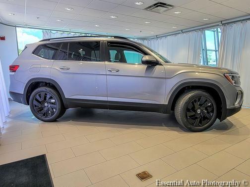 Silver Mist Metallic 2026 Volkswagen Atlas 2.0T SE W/TECHNOLOGY