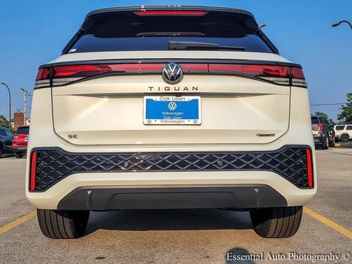 2025 Volkswagen Tiguan 2.0T SE R-Line Black