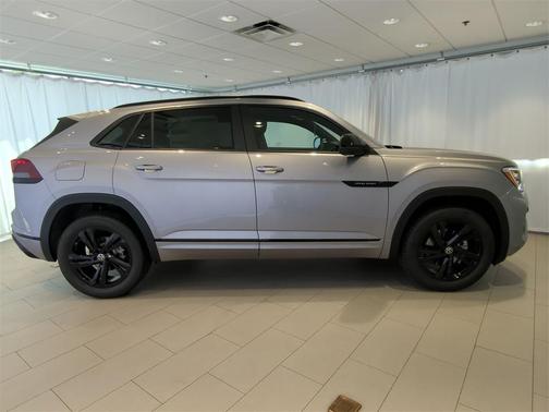 2025 Volkswagen Atlas Cross Sport 2.0T SEL R-Line Black