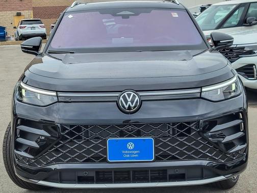 2025 Volkswagen Tiguan 2.0T SEL R-Line