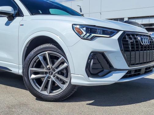 2022 Audi Q3 45 S line Premium