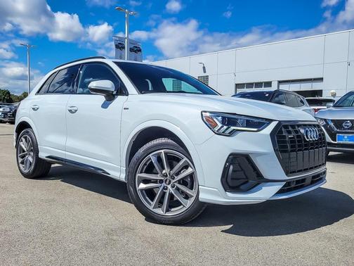 2022 Audi Q3 45 S line Premium