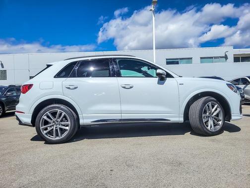 2022 Audi Q3 45 S line Premium