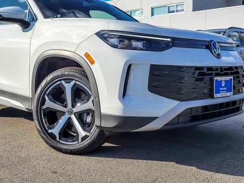 2025 Volkswagen Tiguan 2.0T SE