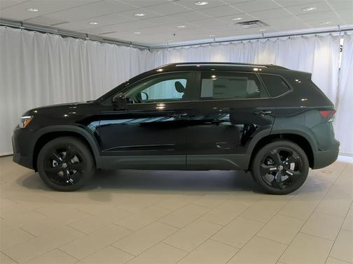 2025 Volkswagen Taos 1.5T SE Black
