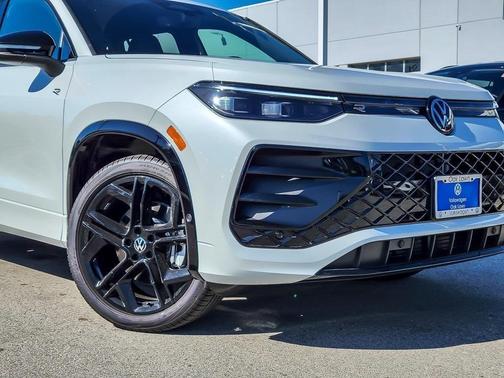 2025 Volkswagen Tiguan 2.0T SE R-Line Black