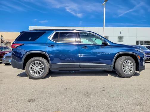 2022 Chevrolet Traverse LT Cloth